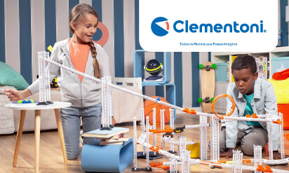 Crianças a brincar com brinquedos da Clementoni
